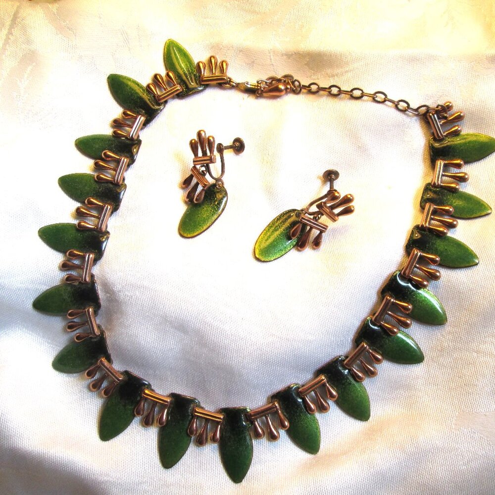 Matisse Green and Black "Teardrop" Necklace and Dangling Screw-back Earrings